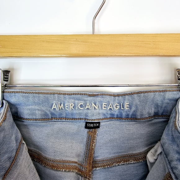 American Eagle 14 High Rise Mom Jeans Straight Leg Light Wash Denim Pant… - Picture 7 of 9